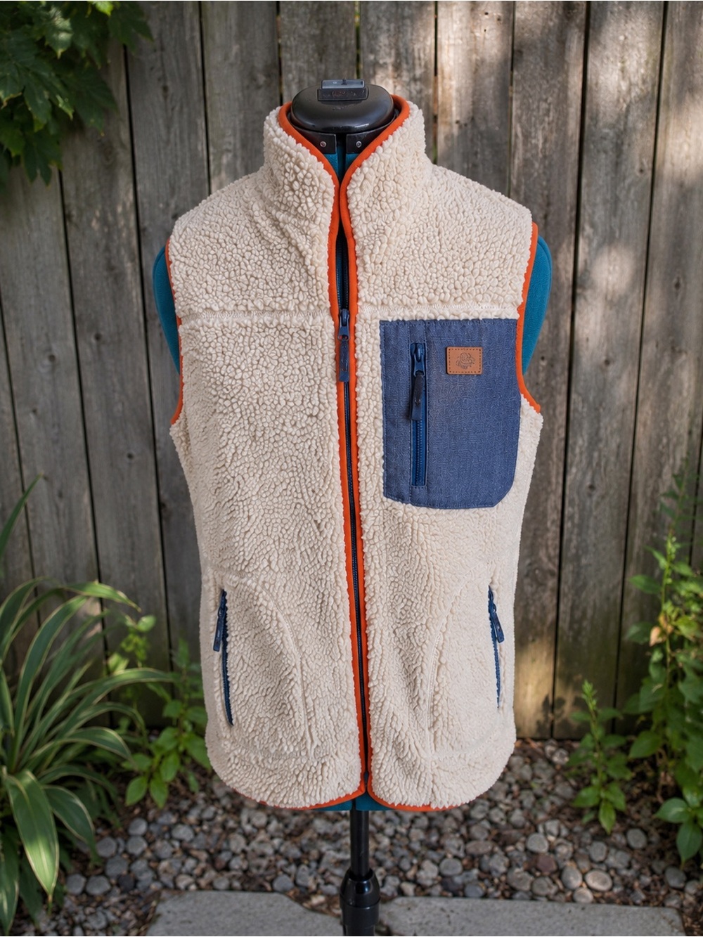 Eddie Bauer Women’s Sherpa Fleece Vest Size Small Cream Teddy Fleece Zip Up - Picture 2 of 8